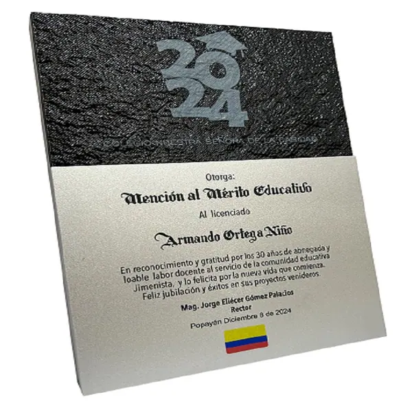 Placa de reconocimiento en madera negro plata