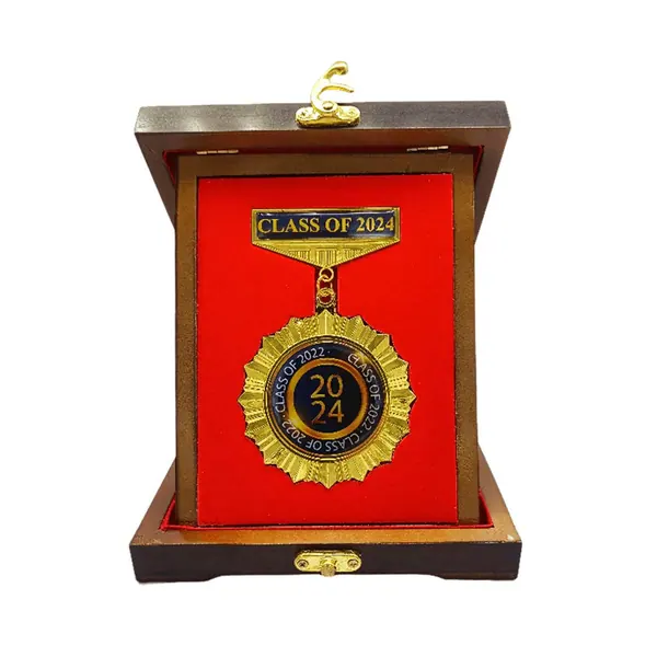 Medalla tipo militar con estuche madera