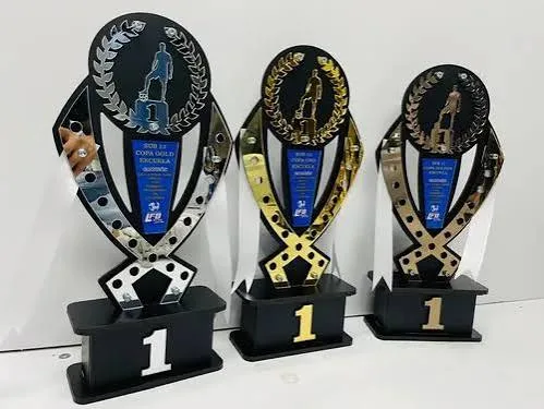 Trofeos personalizados para torneo de fútbol