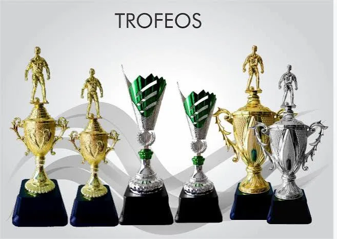 Copas y trofeos de fútbol