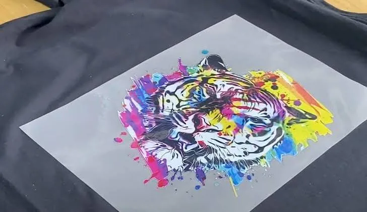 Estampado DTF a todo color sobre prenda oscura